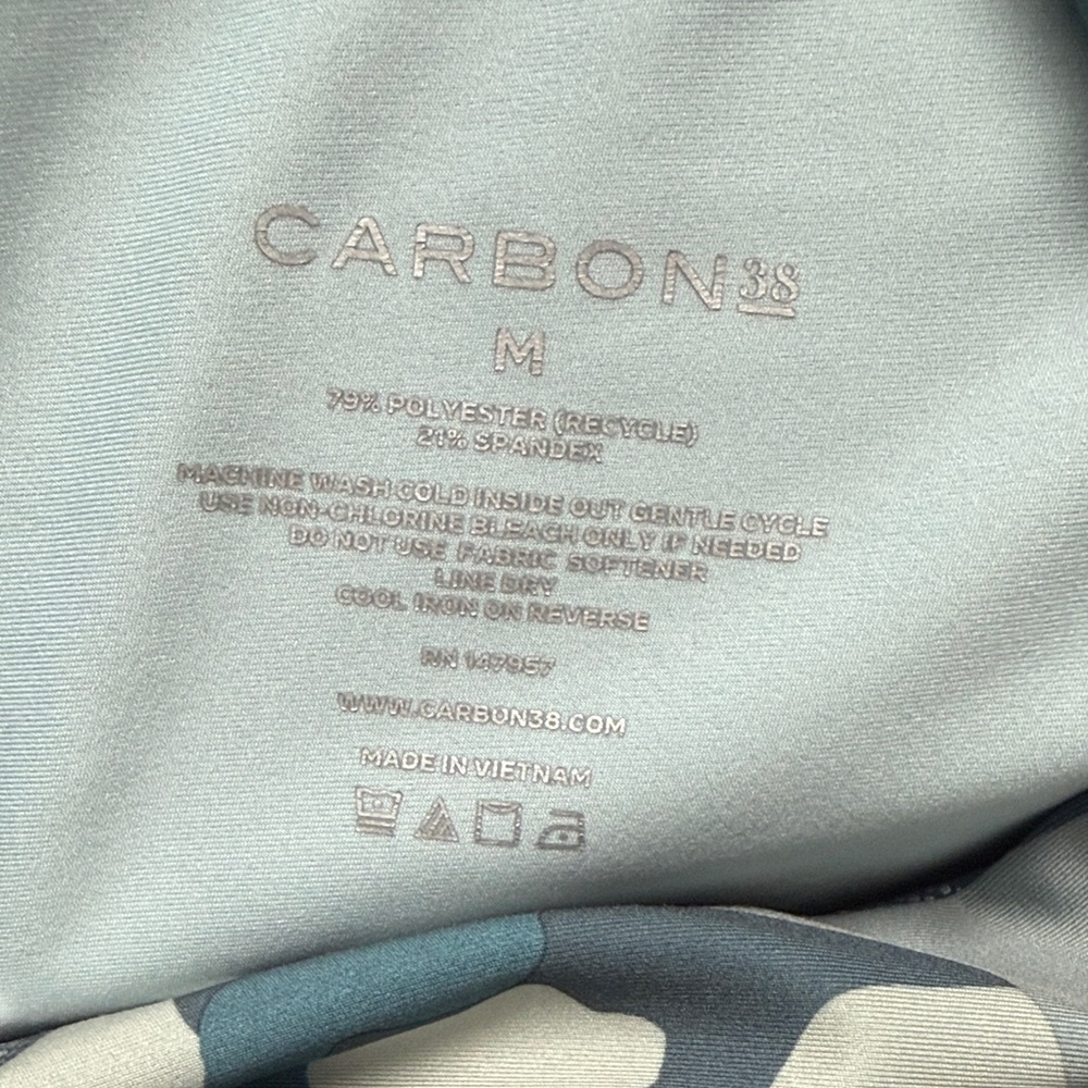 Carbon38 Camouflage Sports Bra and Leggings Set. - Picture 3 of 7